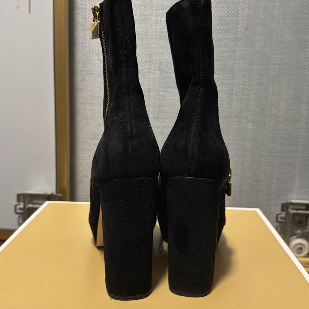 Michael Kors Platform Black Booties. - Picture 3 of 7